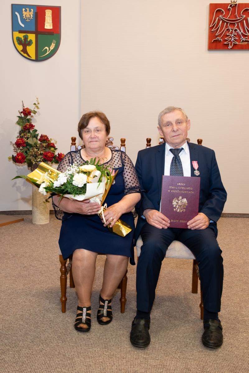 Zdjęcie w galerii na portalu naszraciborz.pl: Złote Gody w Gminie Krzyżanowice. Jubilaci odebrali medale za 50 lat małżeństwa wiadomości z regionu