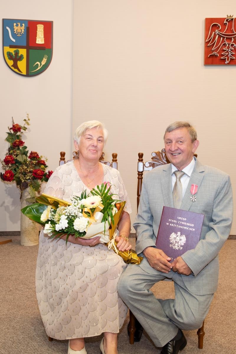 Zdjęcie w galerii na portalu naszraciborz.pl: Złote Gody w Gminie Krzyżanowice. Jubilaci odebrali medale za 50 lat małżeństwa wiadomości z regionu