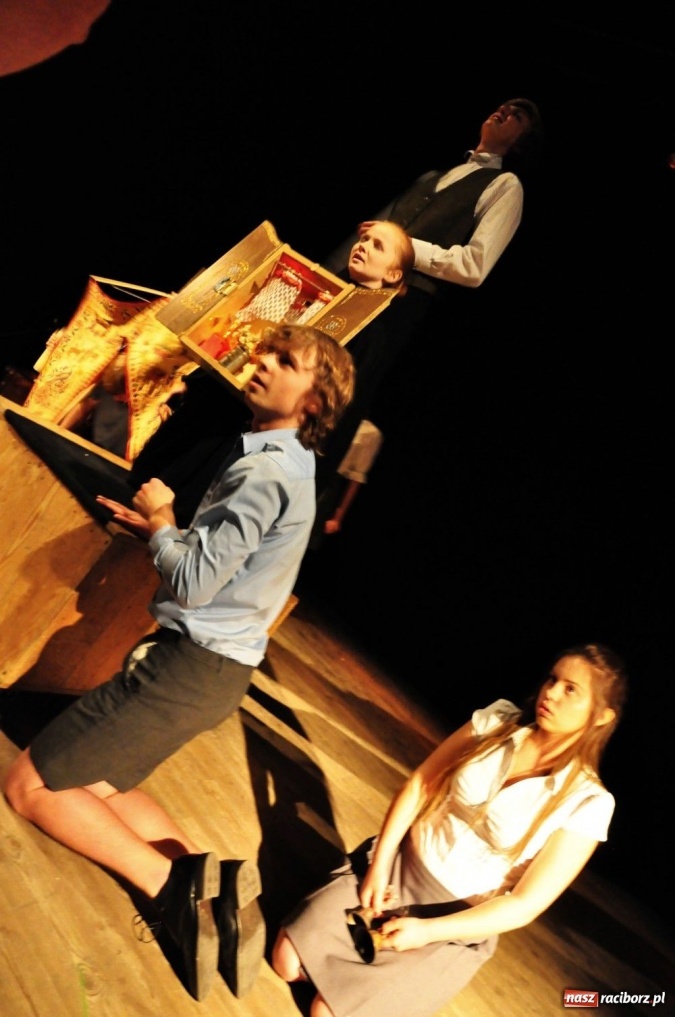 Zdjęcie w galerii na portalu naszraciborz.pl: Zmierzyli się z Gombrowiczem wiadomości z regionu