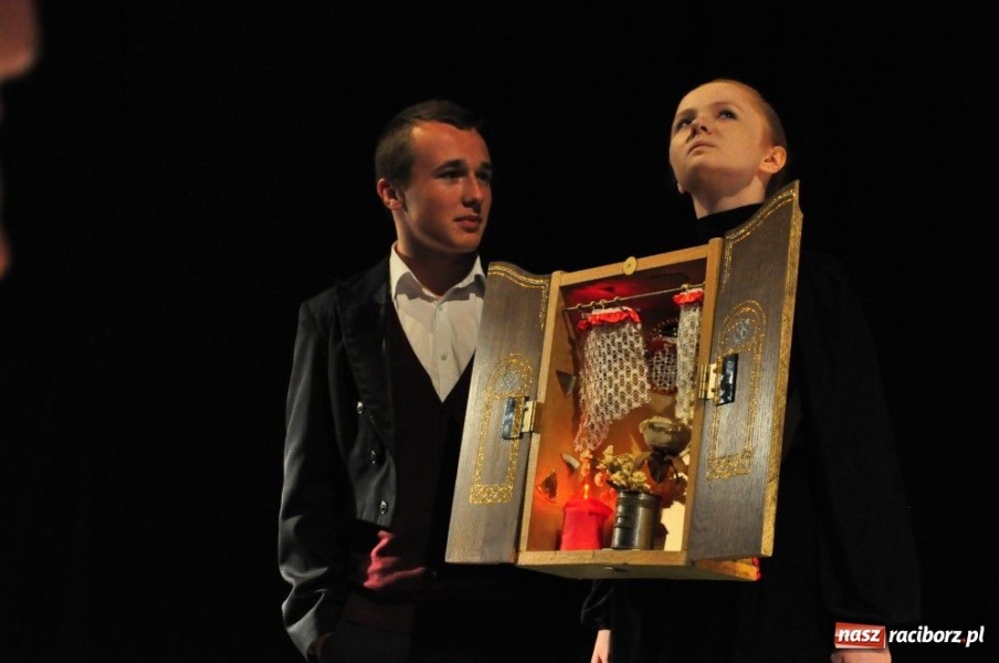 Zdjęcie w galerii na portalu naszraciborz.pl: Zmierzyli się z Gombrowiczem wiadomości z regionu