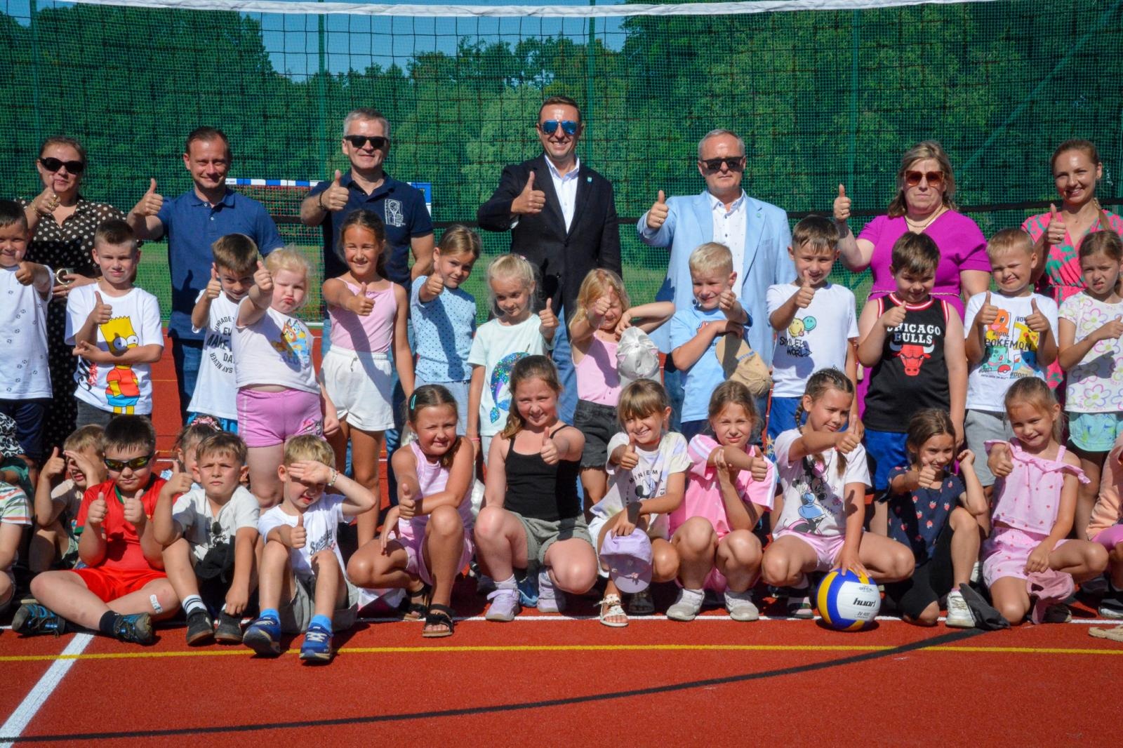 Zdjęcie w galerii na portalu naszraciborz.pl: Nowe boisko wielofunkcyjne w Kornicach oficjalnie oddane do użytku [FOTO i WIDEO] wiadomości z regionu