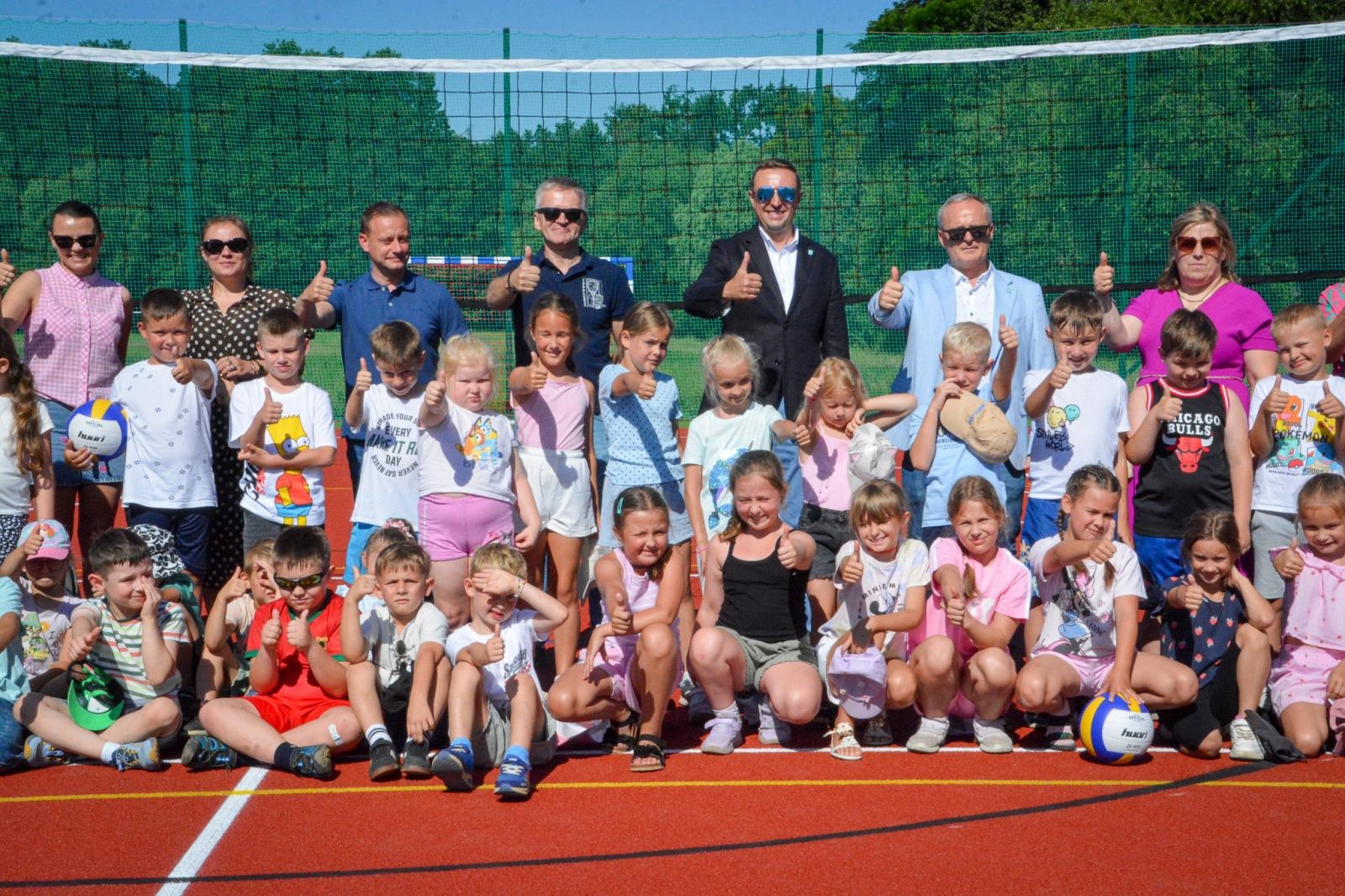 Zdjęcie w galerii na portalu naszraciborz.pl: Nowe boisko wielofunkcyjne w Kornicach oficjalnie oddane do użytku [FOTO i WIDEO] wiadomości z regionu