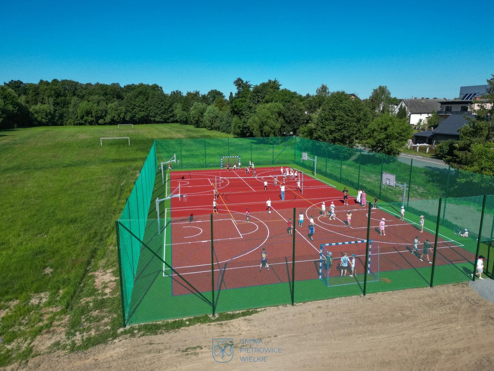 Zdjęcie w galerii na portalu naszraciborz.pl: Nowe boisko wielofunkcyjne w Kornicach oficjalnie oddane do użytku [FOTO i WIDEO] wiadomości z regionu
