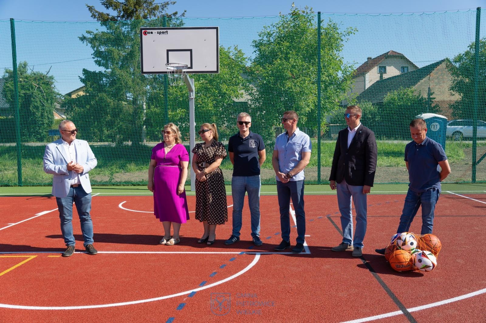 Zdjęcie w galerii na portalu naszraciborz.pl: Nowe boisko wielofunkcyjne w Kornicach oficjalnie oddane do użytku [FOTO i WIDEO] wiadomości z regionu