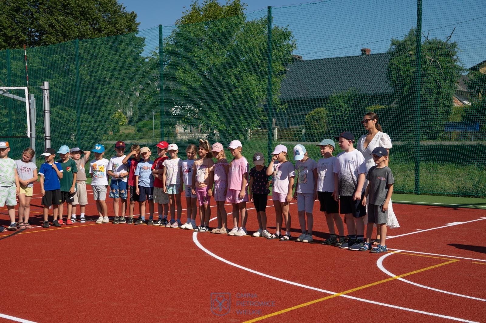 Zdjęcie w galerii na portalu naszraciborz.pl: Nowe boisko wielofunkcyjne w Kornicach oficjalnie oddane do użytku [FOTO i WIDEO] wiadomości z regionu