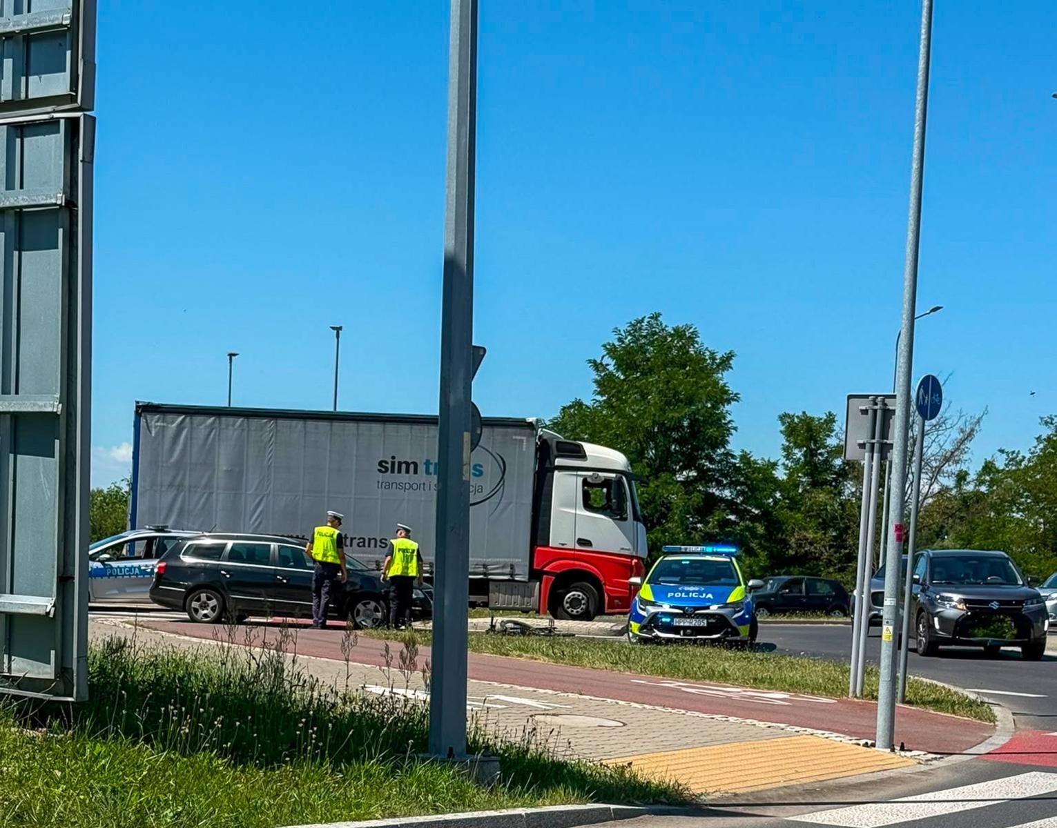 Zdjęcie w galerii na portalu naszraciborz.pl: Na Rybnickiej utrudnienia po zdarzeniu z udziałem rowerzysty wiadomości z regionu