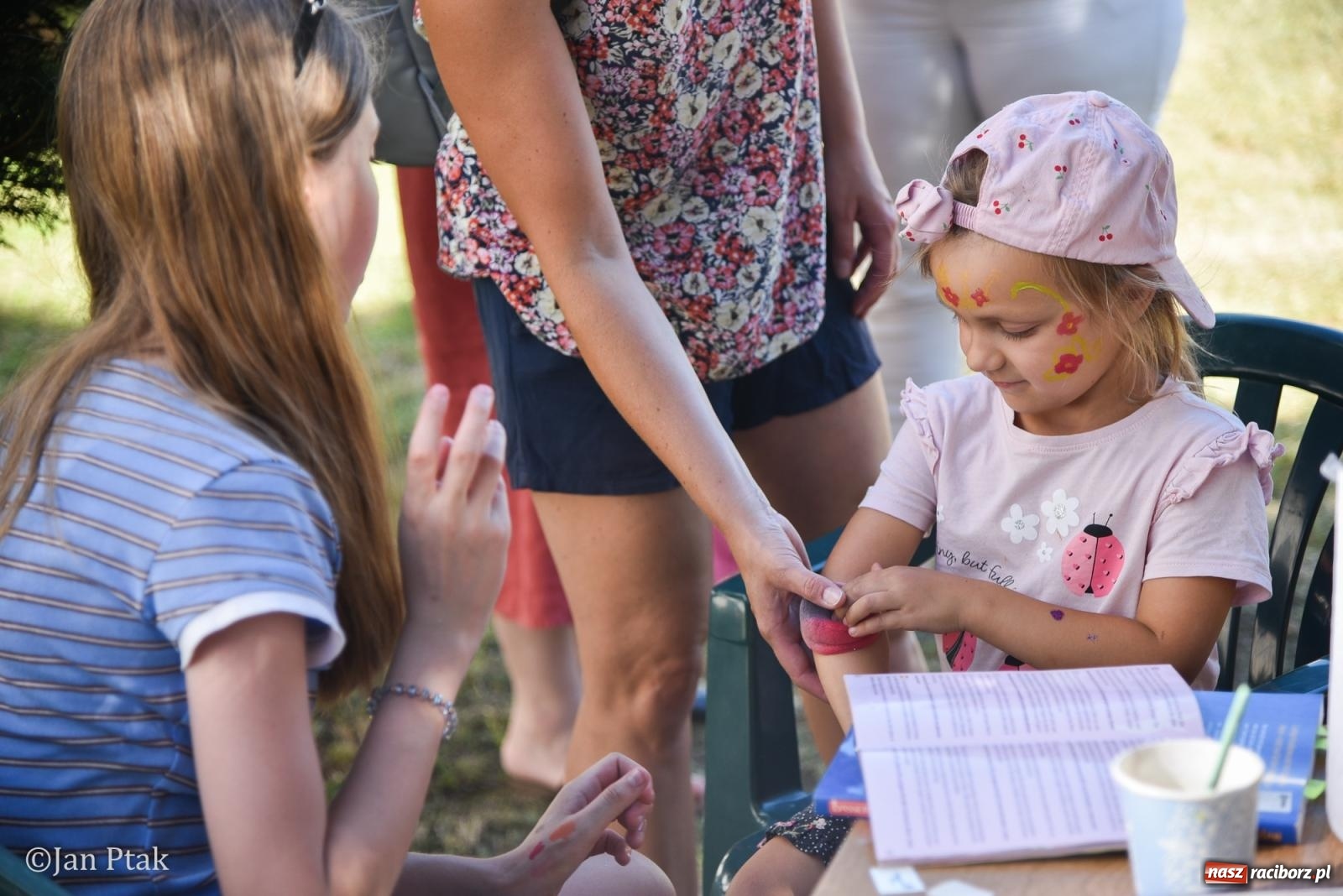 Zdjęcie w galerii na portalu naszraciborz.pl: Festyn Rodzinny: Radosne świętowanie przed szkołą muzyczną [FOTO i WIDEO] wiadomości z regionu