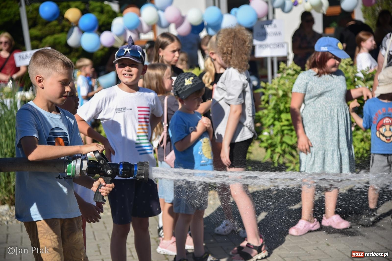 Zdjęcie w galerii na portalu naszraciborz.pl: Festyn Rodzinny: Radosne świętowanie przed szkołą muzyczną [FOTO i WIDEO] wiadomości z regionu