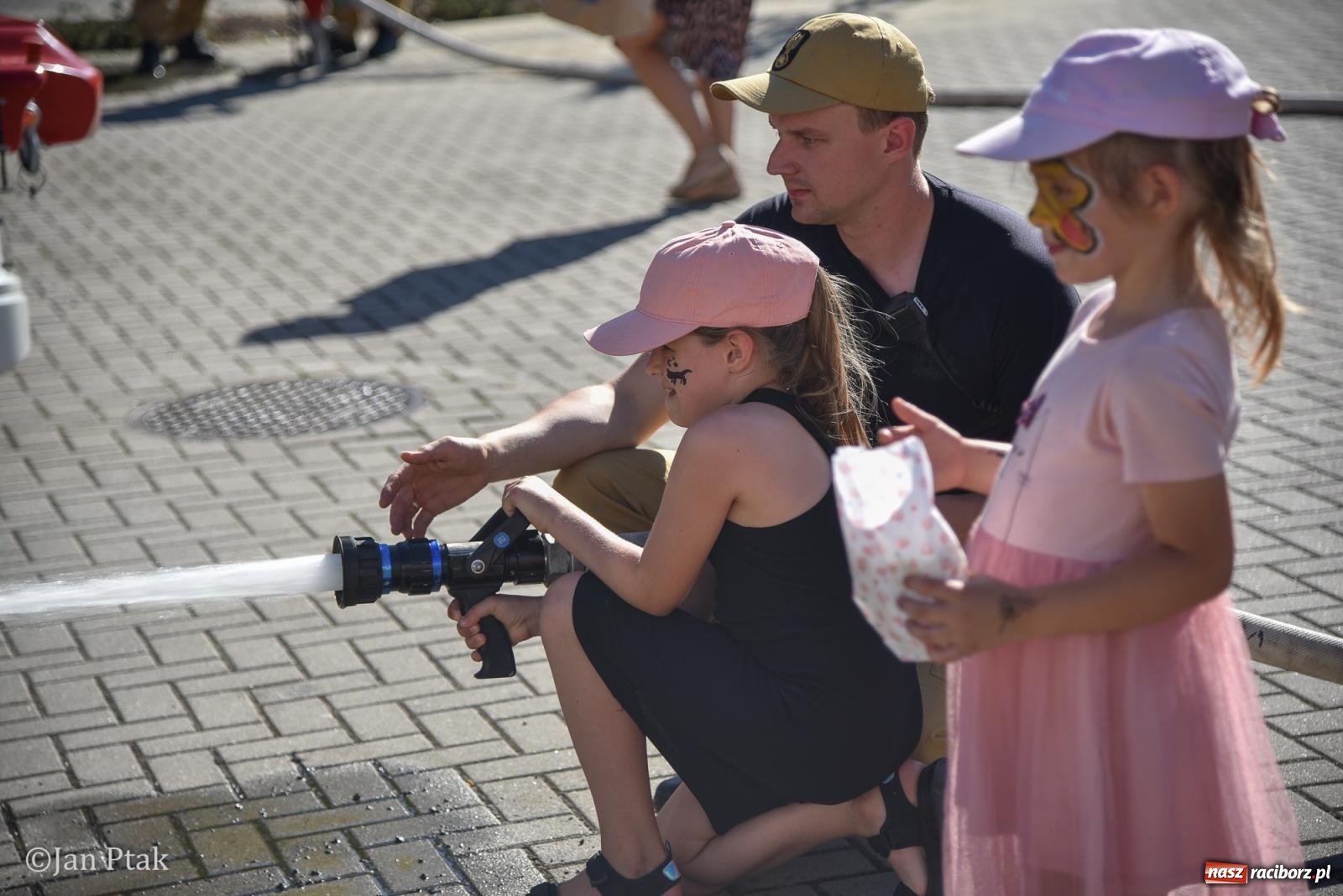 Zdjęcie w galerii na portalu naszraciborz.pl: Festyn Rodzinny: Radosne świętowanie przed szkołą muzyczną [FOTO i WIDEO] wiadomości z regionu