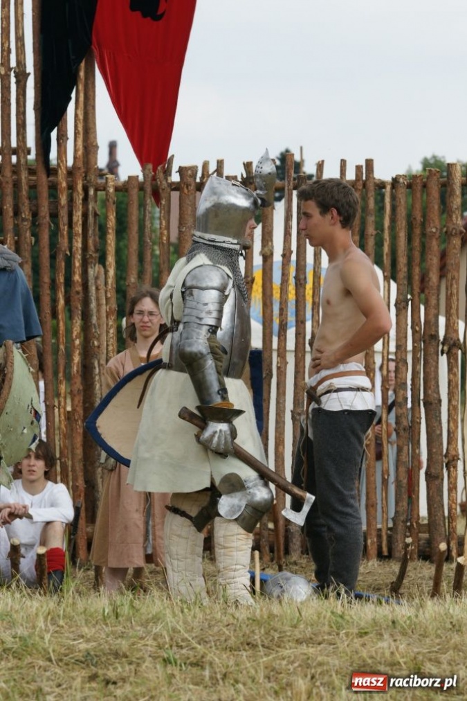 Zdjęcie w galerii na portalu naszraciborz.pl: Najazd na wioskę a potem bitwa wiadomości z regionu