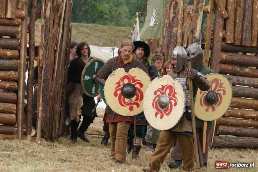 Zdjęcie w galerii na portalu naszraciborz.pl: Najazd na wioskę a potem bitwa wiadomości z regionu