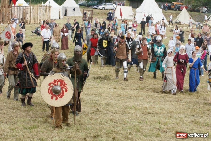 Zdjęcie w galerii na portalu naszraciborz.pl: Najazd na wioskę a potem bitwa wiadomości z regionu