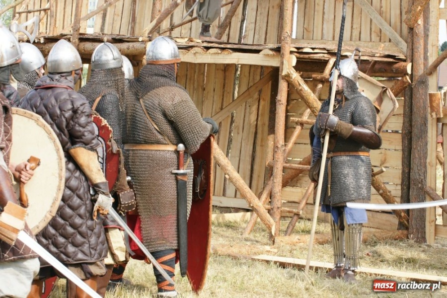 Zdjęcie w galerii na portalu naszraciborz.pl: Najazd na wioskę a potem bitwa wiadomości z regionu