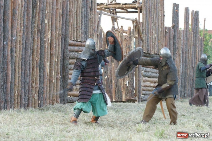 Zdjęcie w galerii na portalu naszraciborz.pl: Najazd na wioskę a potem bitwa wiadomości z regionu