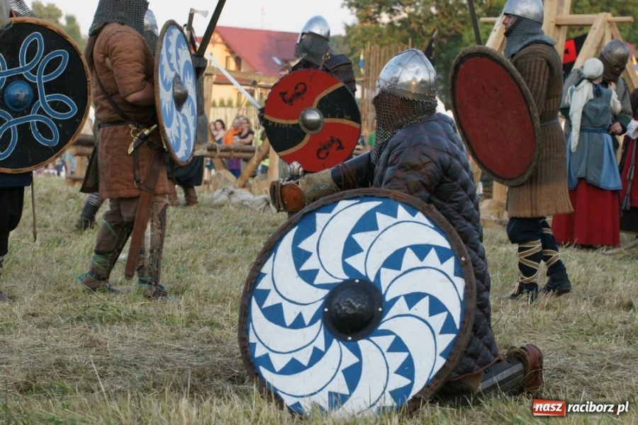 Zdjęcie w galerii na portalu naszraciborz.pl: Najazd na wioskę a potem bitwa wiadomości z regionu