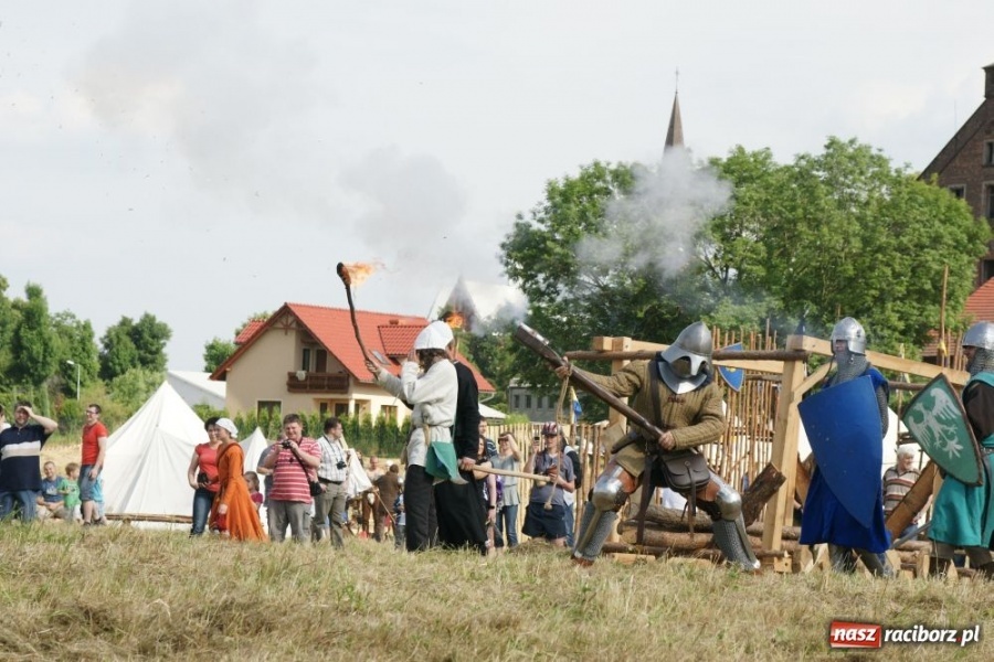 Zdjęcie w galerii na portalu naszraciborz.pl: Najazd na wioskę a potem bitwa wiadomości z regionu