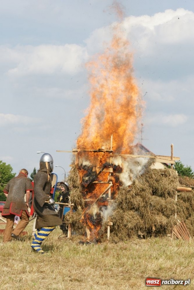 Zdjęcie w galerii na portalu naszraciborz.pl: Najazd na wioskę a potem bitwa wiadomości z regionu