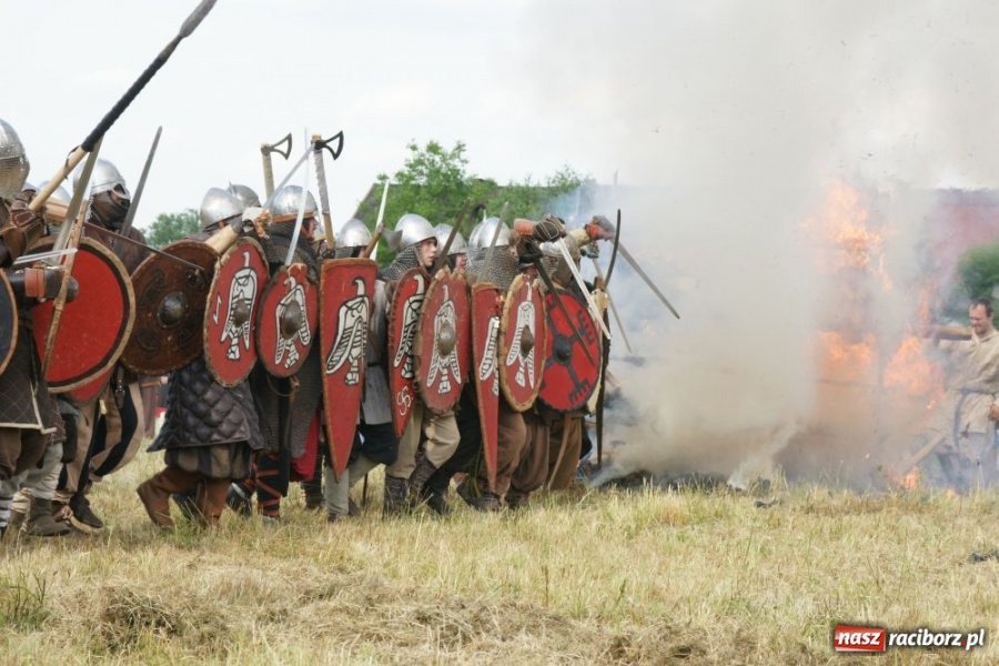 Zdjęcie w galerii na portalu naszraciborz.pl: Najazd na wioskę a potem bitwa wiadomości z regionu