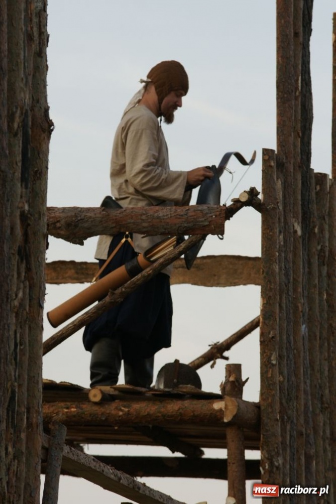 Zdjęcie w galerii na portalu naszraciborz.pl: Najazd na wioskę a potem bitwa wiadomości z regionu