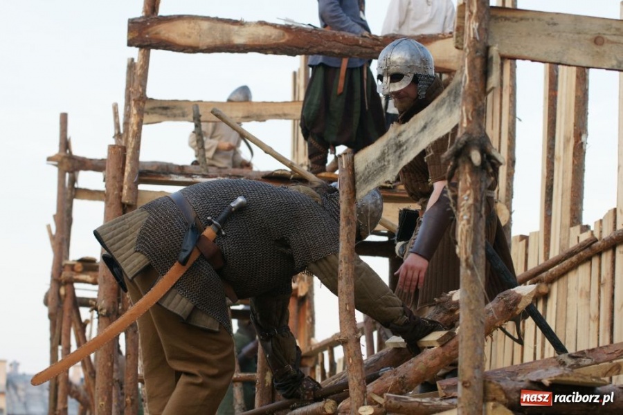 Zdjęcie w galerii na portalu naszraciborz.pl: Najazd na wioskę a potem bitwa wiadomości z regionu