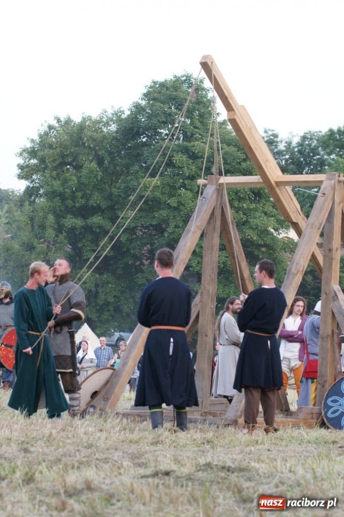Zdjęcie w galerii na portalu naszraciborz.pl: Najazd na wioskę a potem bitwa wiadomości z regionu