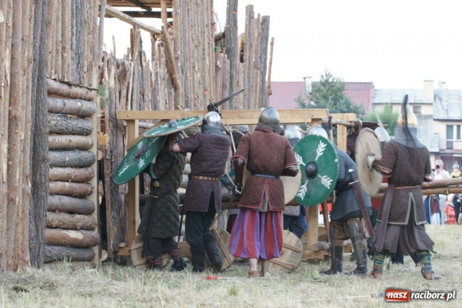 Zdjęcie w galerii na portalu naszraciborz.pl: Najazd na wioskę a potem bitwa wiadomości z regionu