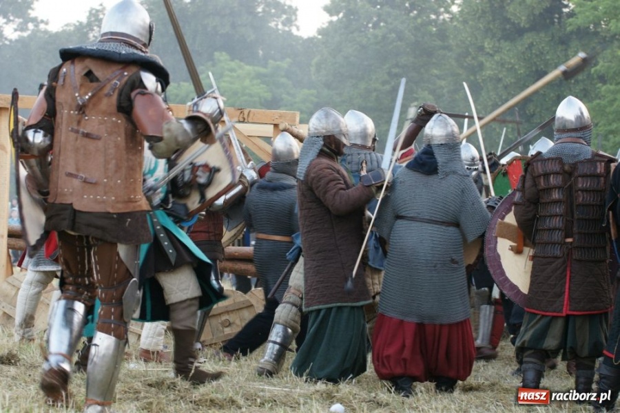 Zdjęcie w galerii na portalu naszraciborz.pl: Najazd na wioskę a potem bitwa wiadomości z regionu