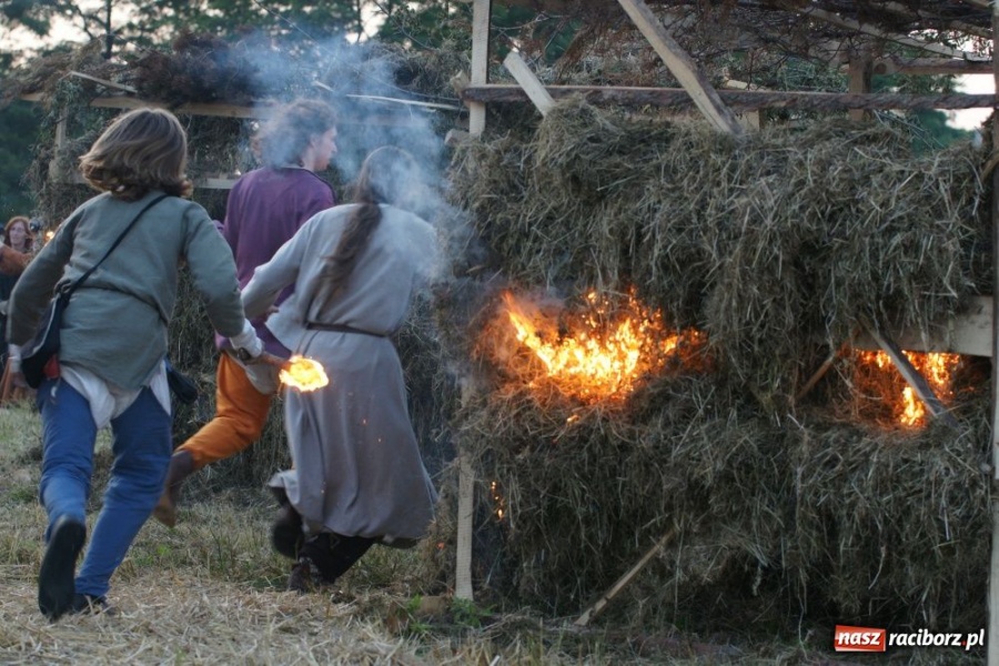 Zdjęcie w galerii na portalu naszraciborz.pl: Najazd na wioskę a potem bitwa wiadomości z regionu