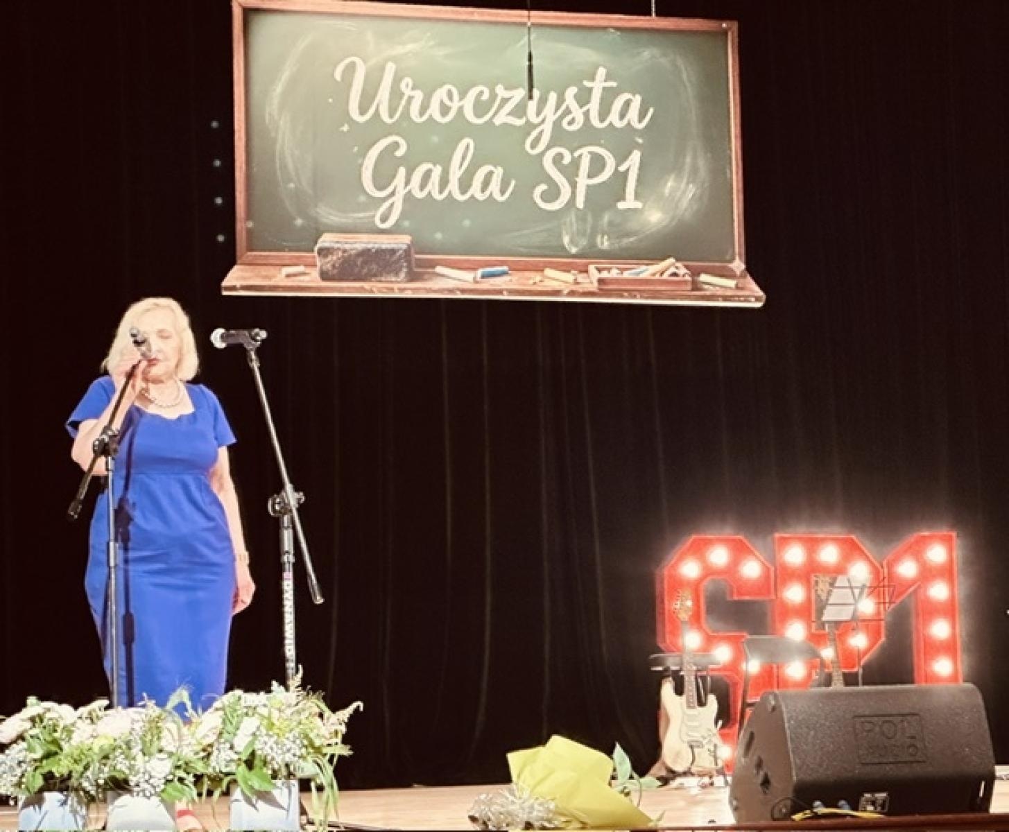 Zdjęcie w galerii na portalu naszraciborz.pl: Gala pełna wzruszeń i sukcesów. Jedynka uroczyście zakończyła rok szkolny wiadomości z regionu