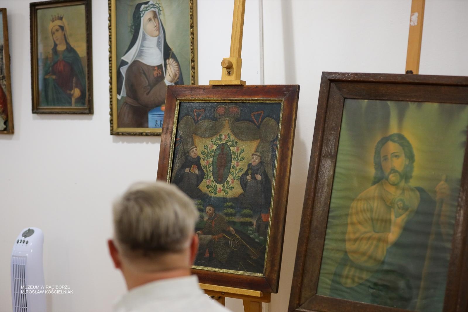Zdjęcie w galerii na portalu naszraciborz.pl: Atrybuty świętych w sztuce sakralnej. Jak odczytywać dawne wizerunki wiadomości z regionu