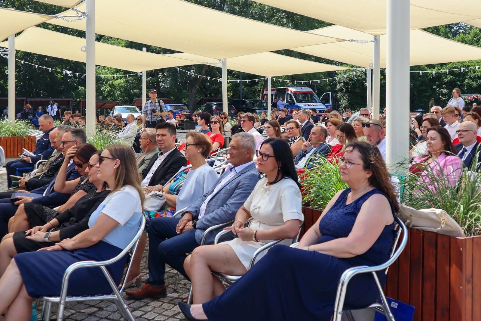 Zdjęcie w galerii na portalu naszraciborz.pl: Wojewódzkie zakończenie roku szkolnego na Zamku Piastowskim w Raciborzu wiadomości z regionu