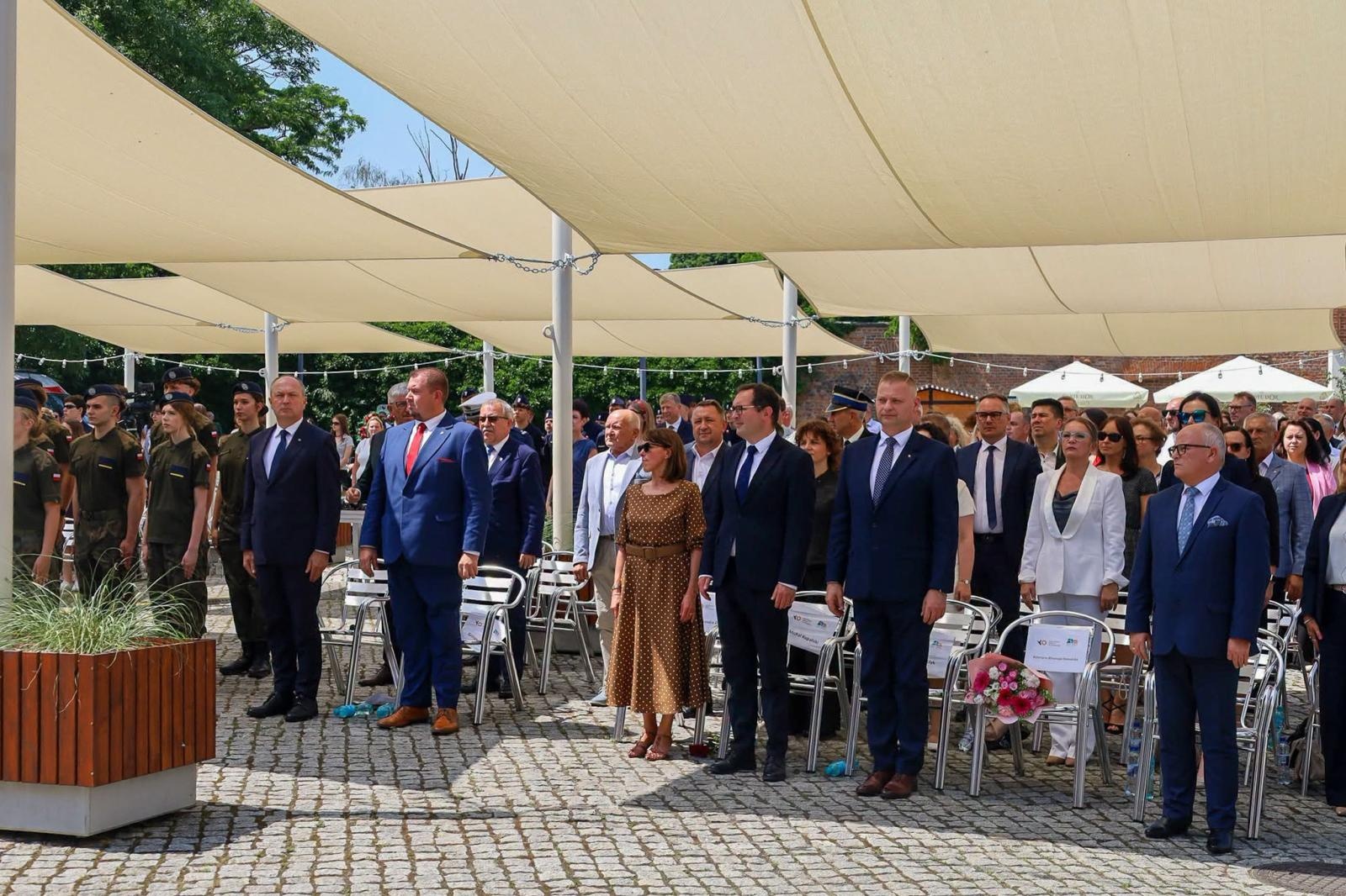 Zdjęcie w galerii na portalu naszraciborz.pl: Wojewódzkie zakończenie roku szkolnego na Zamku Piastowskim w Raciborzu wiadomości z regionu