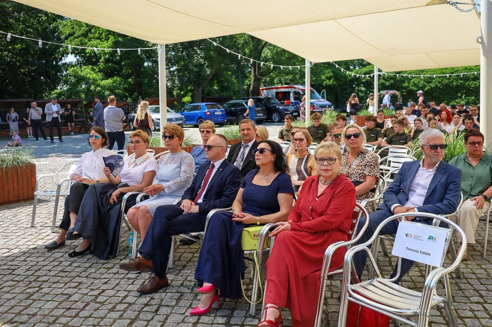 Zdjęcie w galerii na portalu naszraciborz.pl: Wojewódzkie zakończenie roku szkolnego na Zamku Piastowskim w Raciborzu wiadomości z regionu