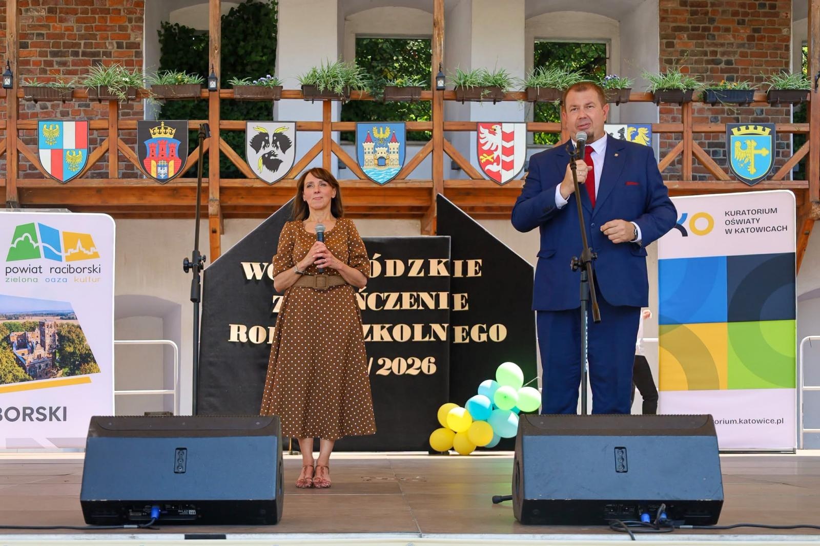 Zdjęcie w galerii na portalu naszraciborz.pl: Wojewódzkie zakończenie roku szkolnego na Zamku Piastowskim w Raciborzu wiadomości z regionu