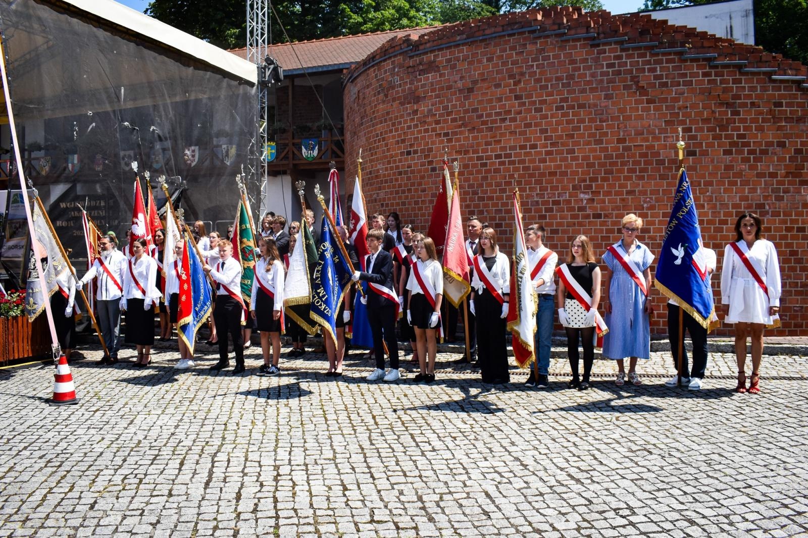 Zdjęcie w galerii na portalu naszraciborz.pl: Wojewódzkie zakończenie roku szkolnego na Zamku Piastowskim w Raciborzu wiadomości z regionu