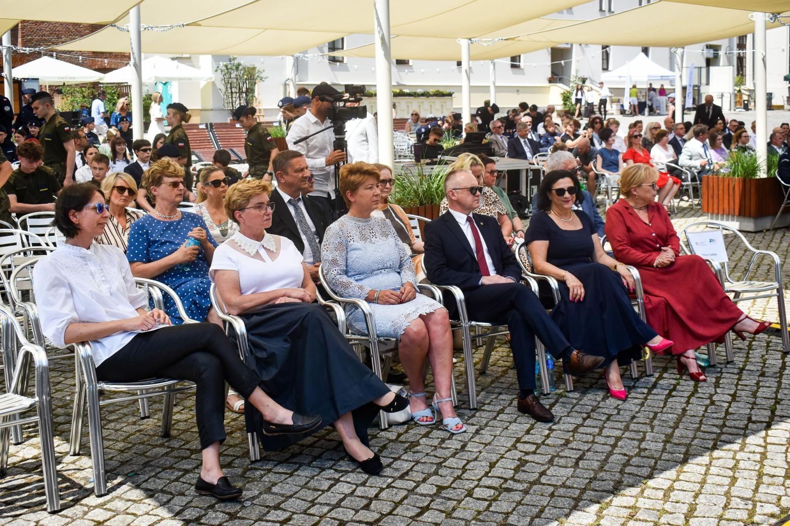 Zdjęcie w galerii na portalu naszraciborz.pl: Wojewódzkie zakończenie roku szkolnego na Zamku Piastowskim w Raciborzu wiadomości z regionu