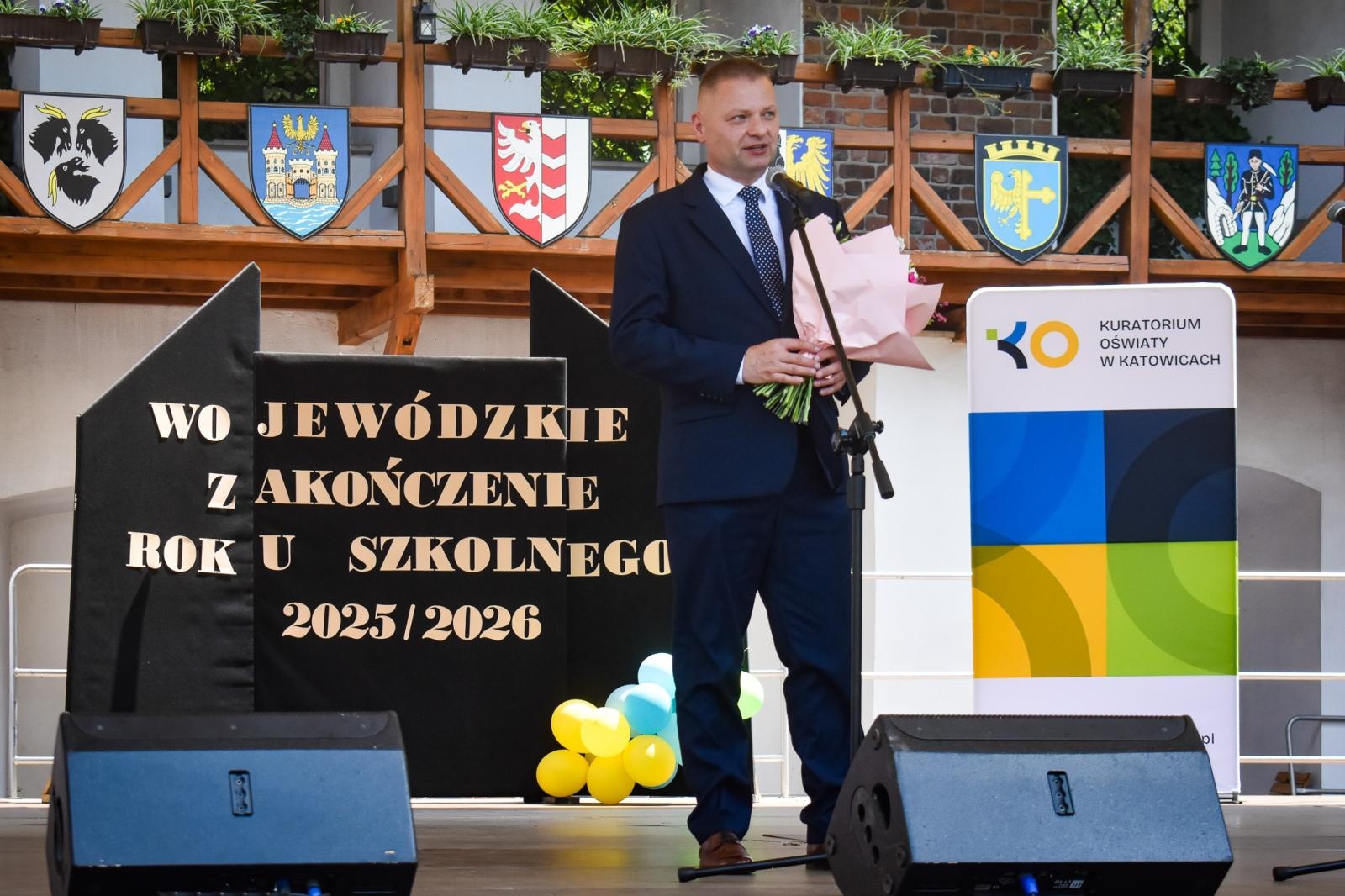 Zdjęcie w galerii na portalu naszraciborz.pl: Wojewódzkie zakończenie roku szkolnego na Zamku Piastowskim w Raciborzu wiadomości z regionu
