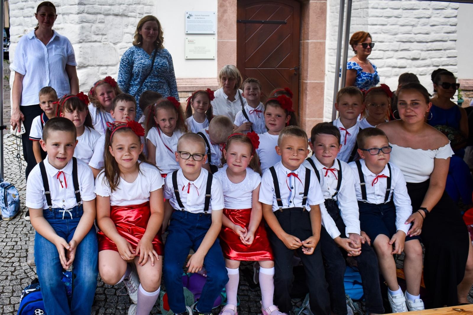 Zdjęcie w galerii na portalu naszraciborz.pl: Wojewódzkie zakończenie roku szkolnego na Zamku Piastowskim w Raciborzu wiadomości z regionu