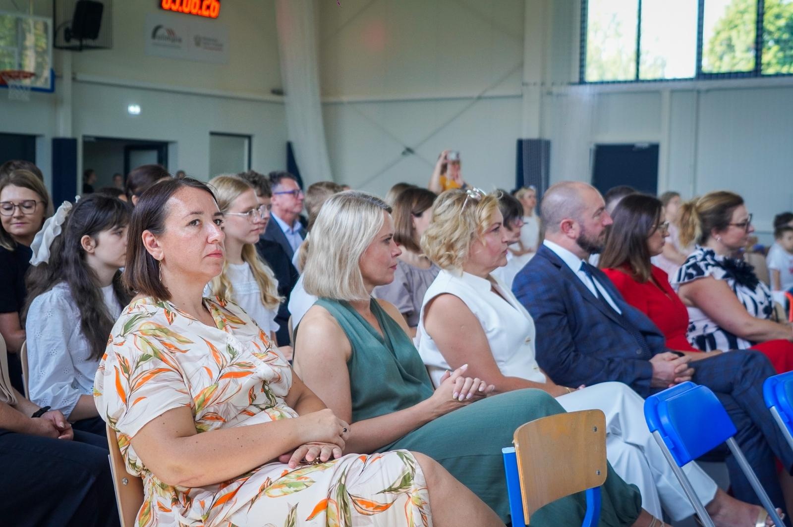 Zdjęcie w galerii na portalu naszraciborz.pl: Gala mistrzów nauki i miejskie zakończenie roku szkolnego w Raciborzu: uroczyste uhonorowanie laureatów, finalistów oraz ich pedagogów wiadomości z regionu