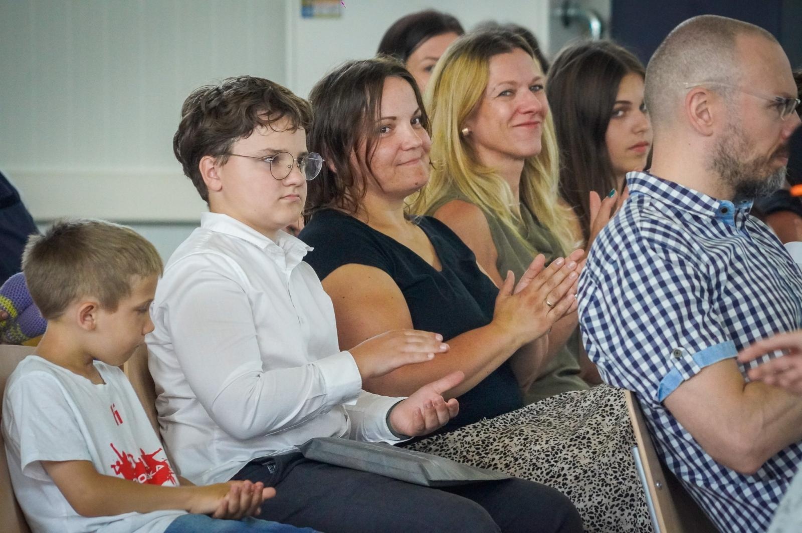 Zdjęcie w galerii na portalu naszraciborz.pl: Gala mistrzów nauki i miejskie zakończenie roku szkolnego w Raciborzu: uroczyste uhonorowanie laureatów, finalistów oraz ich pedagogów wiadomości z regionu