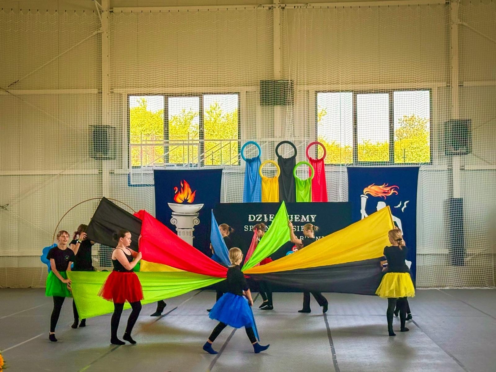 Zdjęcie w galerii na portalu naszraciborz.pl: Gala mistrzów nauki i miejskie zakończenie roku szkolnego w Raciborzu: uroczyste uhonorowanie laureatów, finalistów oraz ich pedagogów wiadomości z regionu