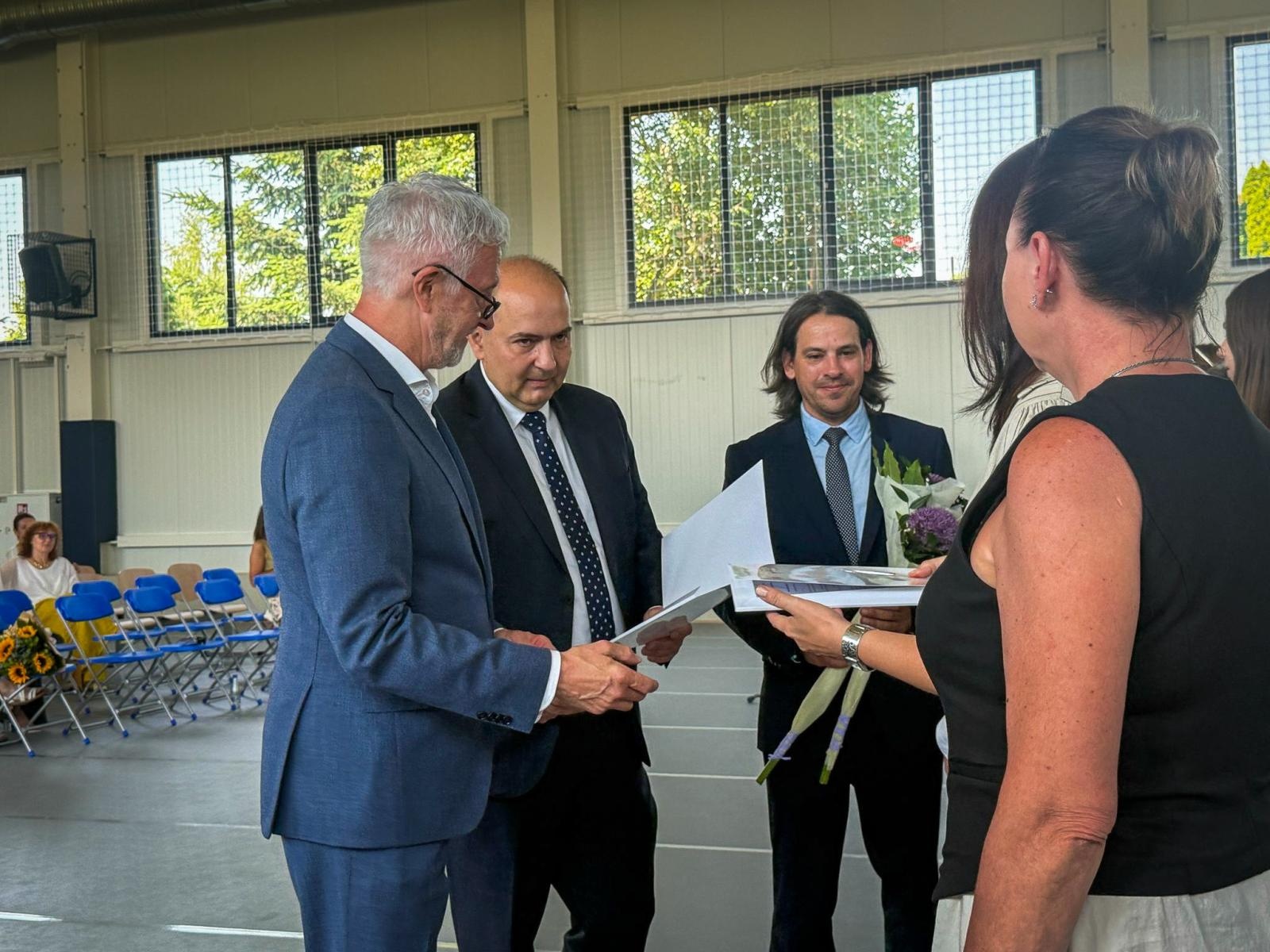 Zdjęcie w galerii na portalu naszraciborz.pl: Gala mistrzów nauki i miejskie zakończenie roku szkolnego w Raciborzu: uroczyste uhonorowanie laureatów, finalistów oraz ich pedagogów wiadomości z regionu
