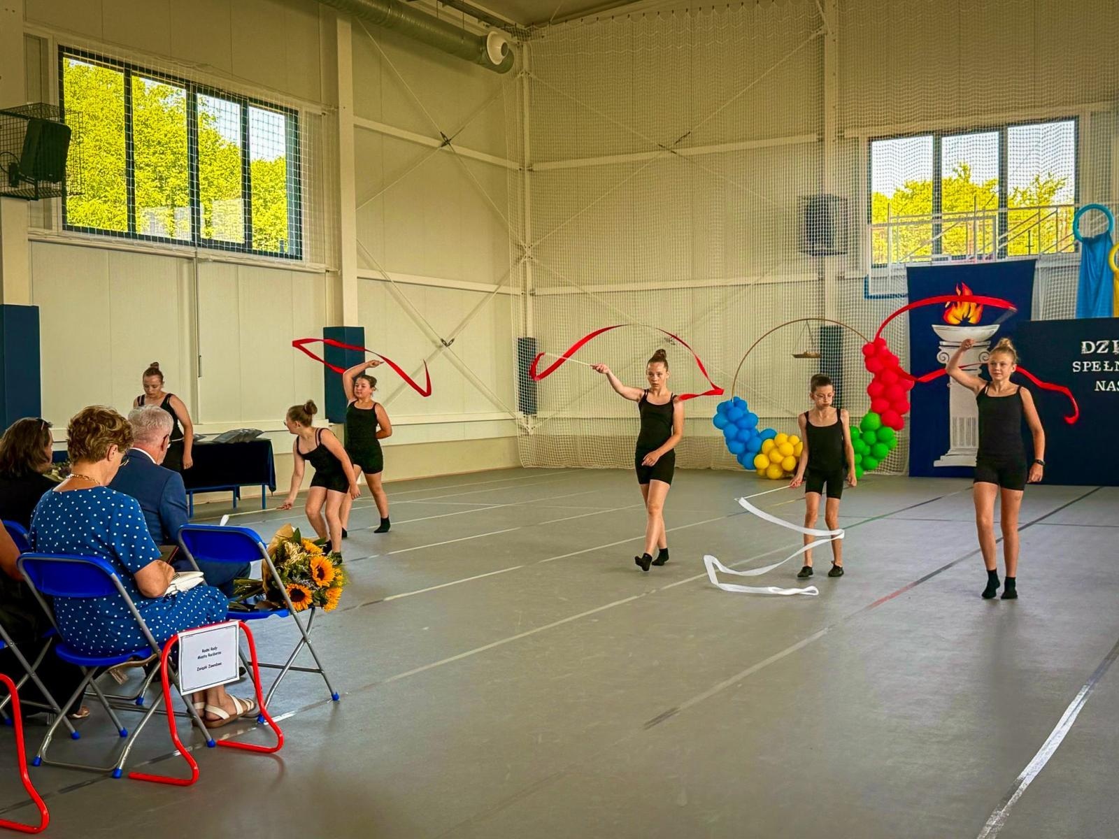 Zdjęcie w galerii na portalu naszraciborz.pl: Gala mistrzów nauki i miejskie zakończenie roku szkolnego w Raciborzu: uroczyste uhonorowanie laureatów, finalistów oraz ich pedagogów wiadomości z regionu