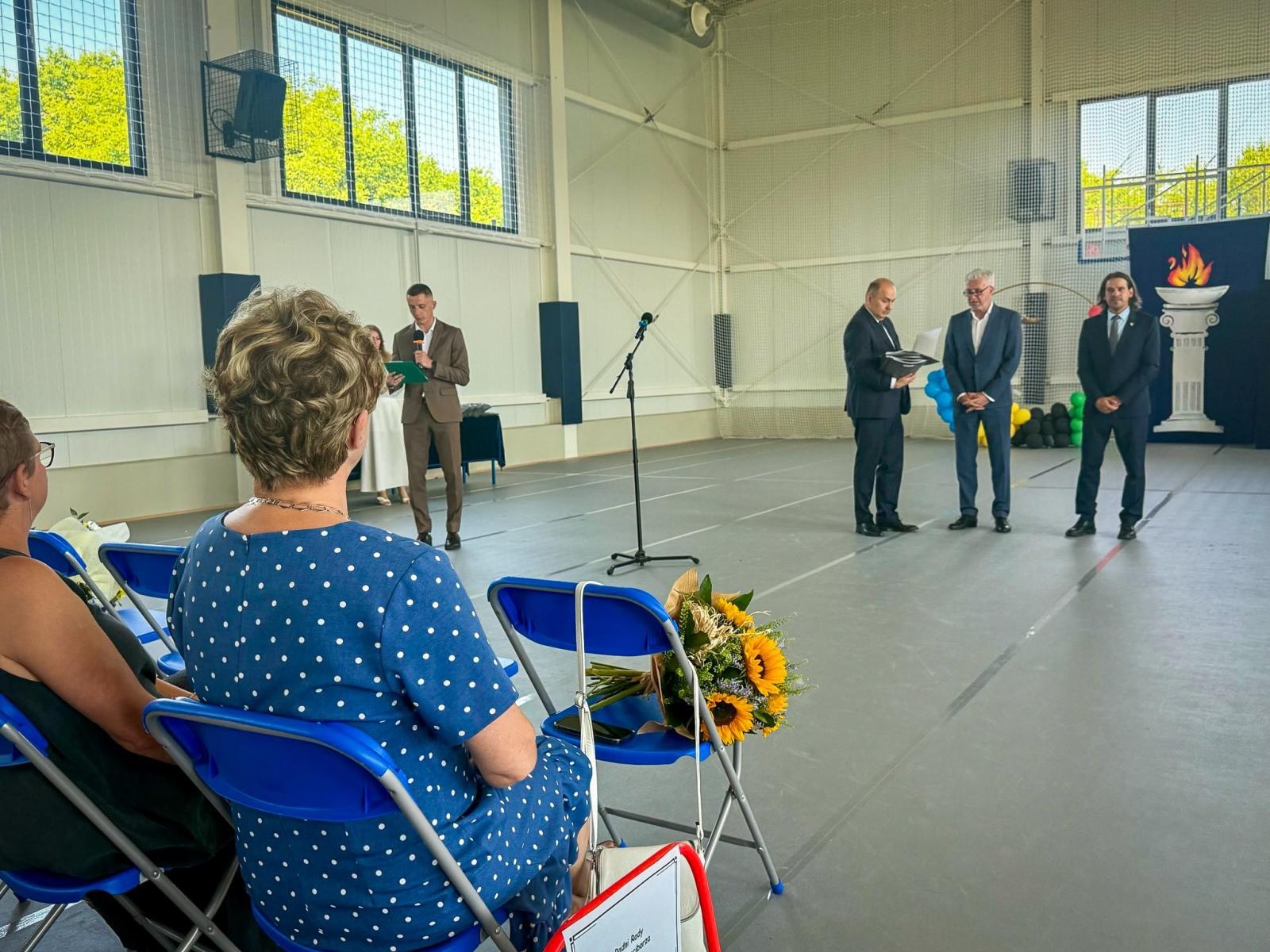 Zdjęcie w galerii na portalu naszraciborz.pl: Gala mistrzów nauki i miejskie zakończenie roku szkolnego w Raciborzu: uroczyste uhonorowanie laureatów, finalistów oraz ich pedagogów wiadomości z regionu