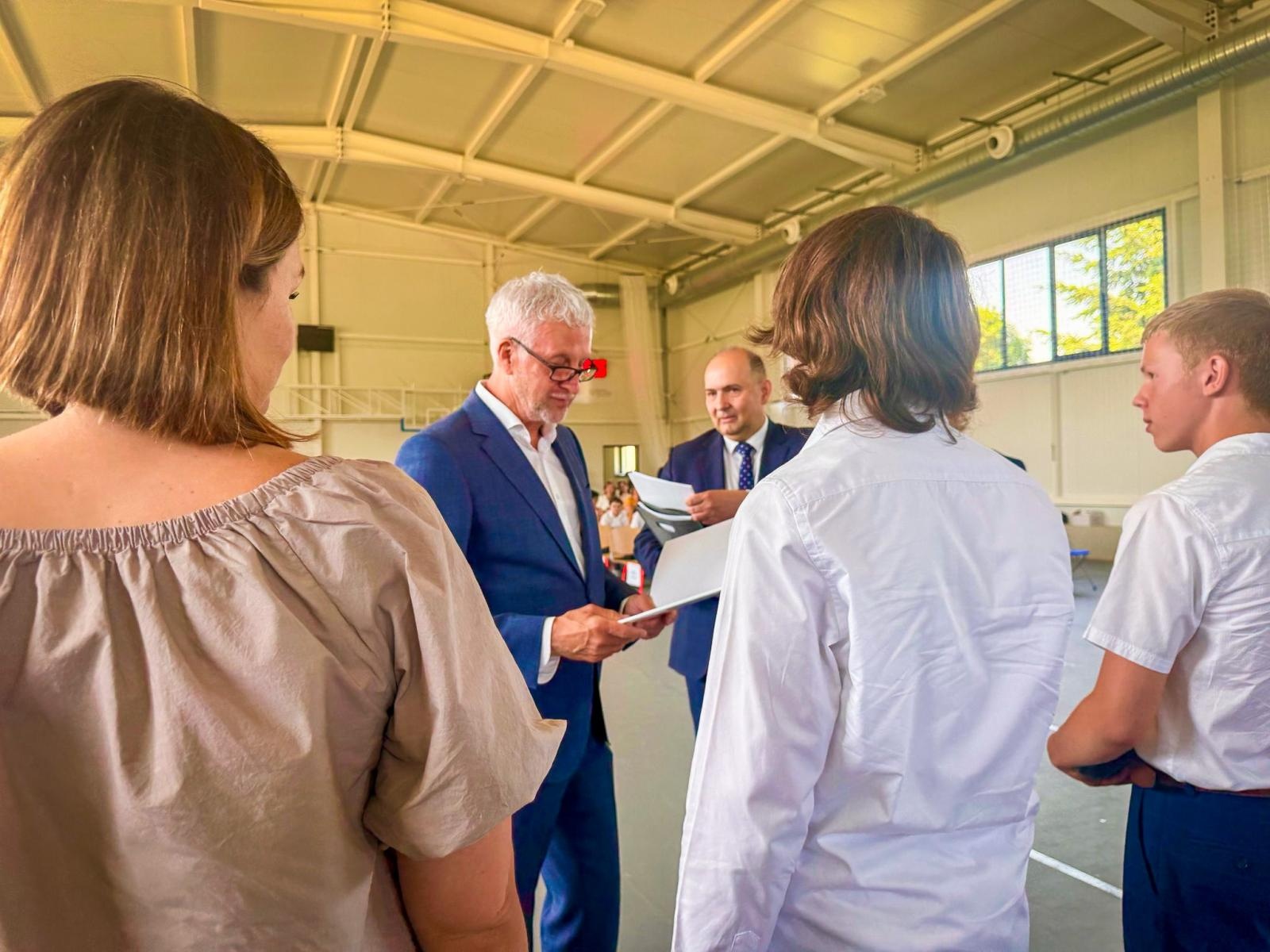 Zdjęcie w galerii na portalu naszraciborz.pl: Gala mistrzów nauki i miejskie zakończenie roku szkolnego w Raciborzu: uroczyste uhonorowanie laureatów, finalistów oraz ich pedagogów wiadomości z regionu