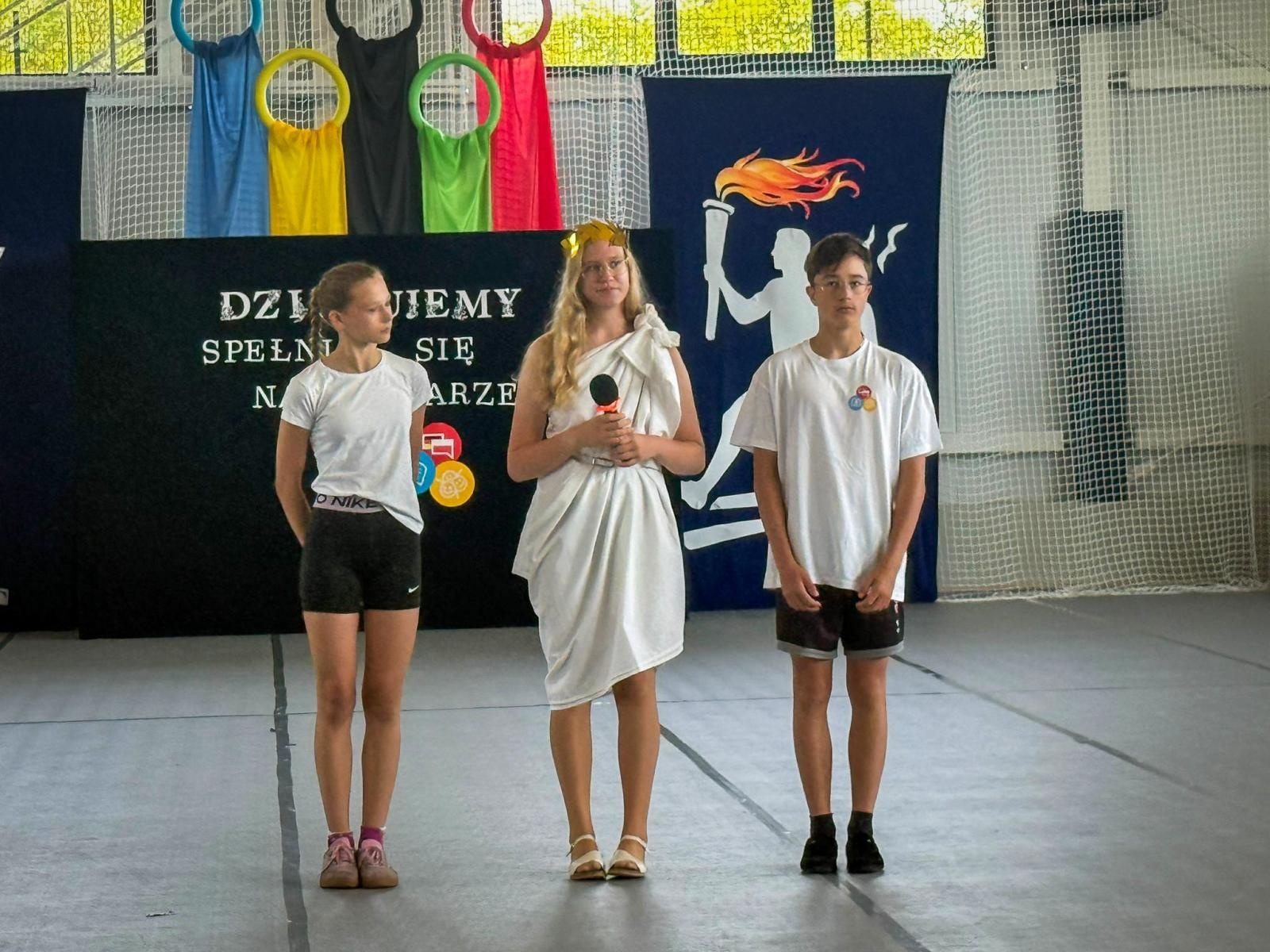 Zdjęcie w galerii na portalu naszraciborz.pl: Gala mistrzów nauki i miejskie zakończenie roku szkolnego w Raciborzu: uroczyste uhonorowanie laureatów, finalistów oraz ich pedagogów wiadomości z regionu
