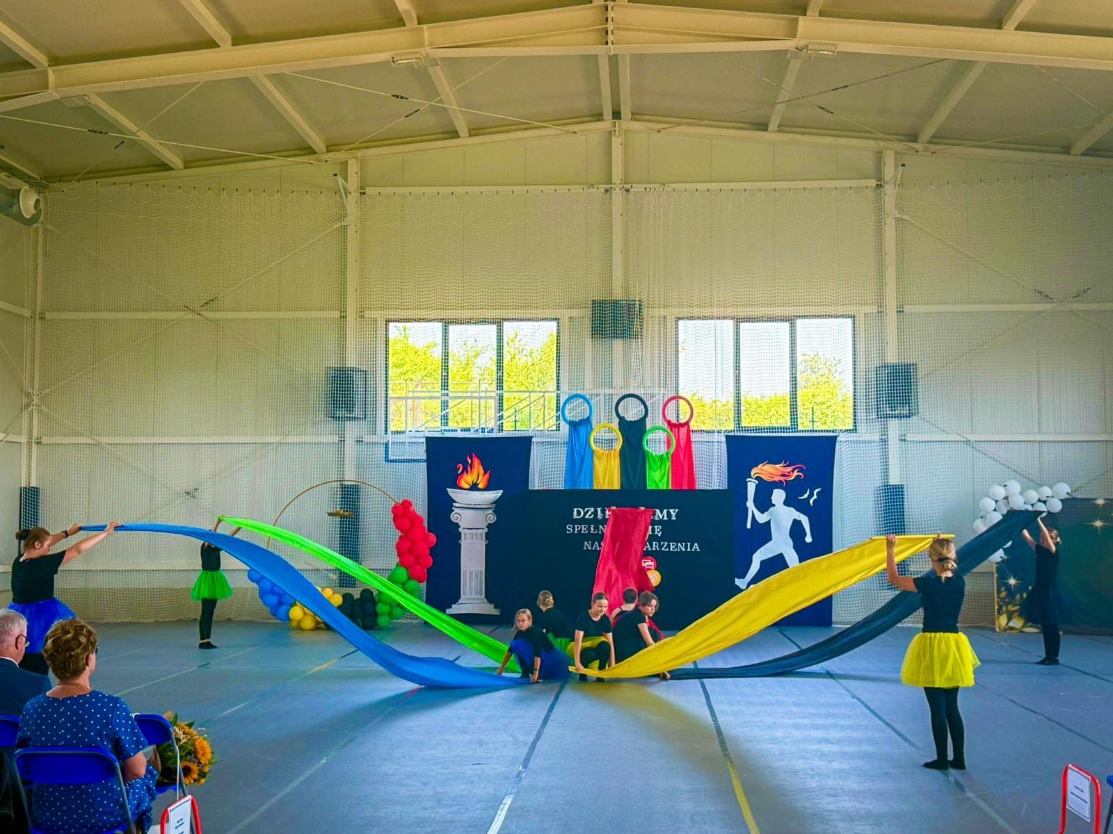 Zdjęcie w galerii na portalu naszraciborz.pl: Gala mistrzów nauki i miejskie zakończenie roku szkolnego w Raciborzu: uroczyste uhonorowanie laureatów, finalistów oraz ich pedagogów wiadomości z regionu