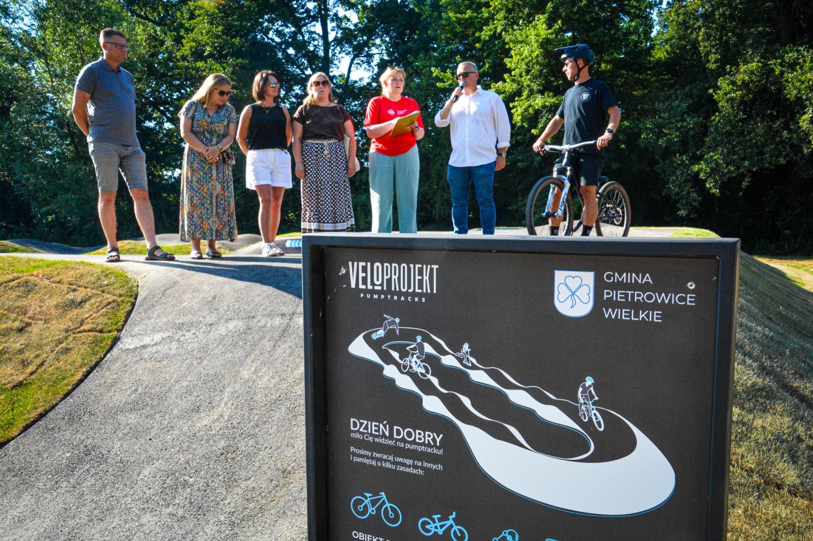 Zdjęcie w galerii na portalu naszraciborz.pl: Ride the Flow! Oficjalnie otwarto nowy pumptrack w Kornicach [FOTO i WIDEO] wiadomości z regionu