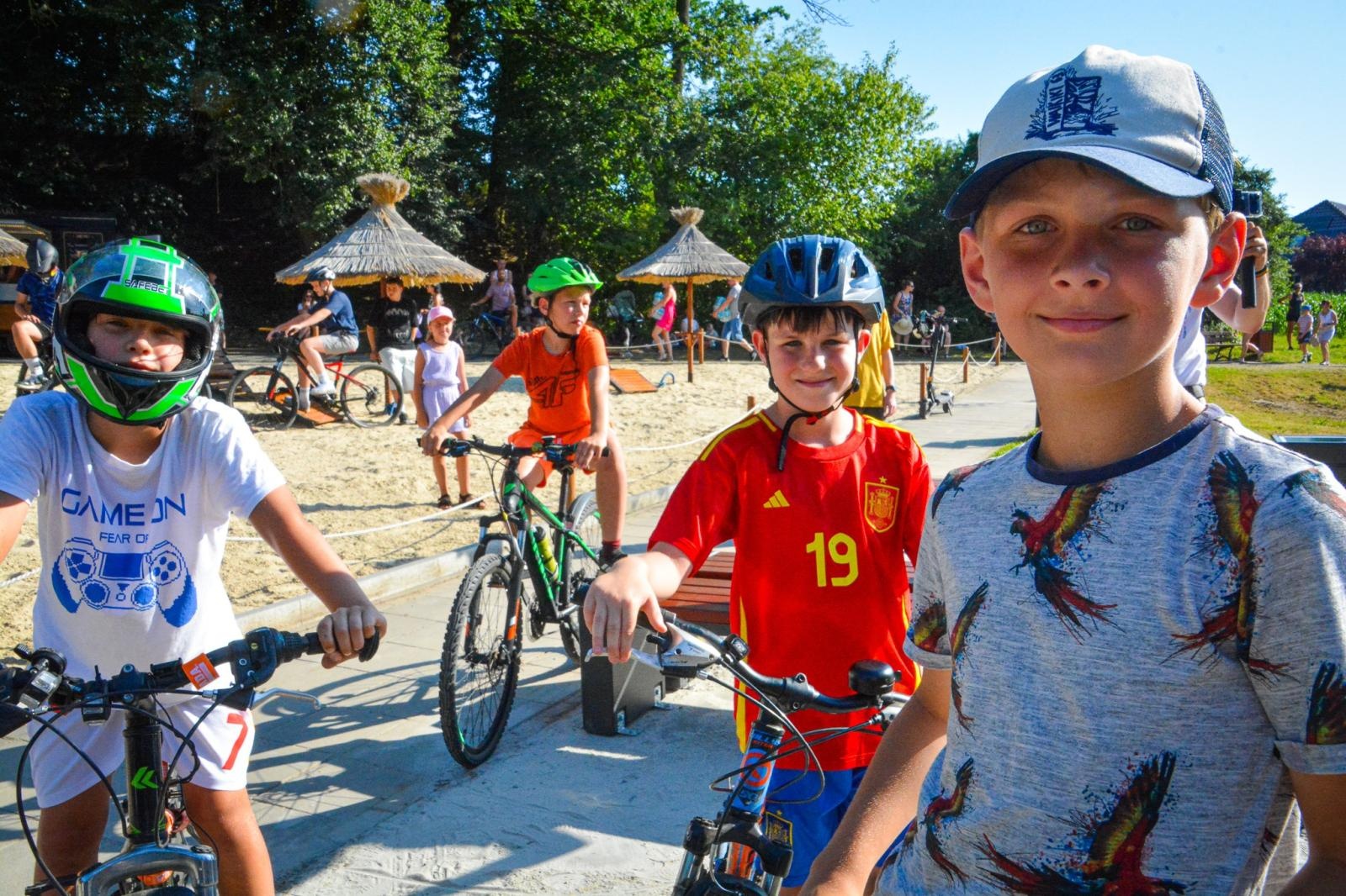 Zdjęcie w galerii na portalu naszraciborz.pl: Ride the Flow! Oficjalnie otwarto nowy pumptrack w Kornicach [FOTO i WIDEO] wiadomości z regionu
