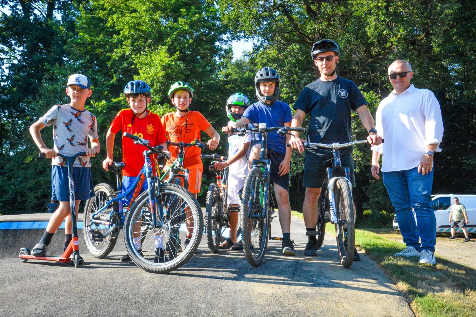 Zdjęcie w galerii na portalu naszraciborz.pl: Ride the Flow! Oficjalnie otwarto nowy pumptrack w Kornicach [FOTO i WIDEO] wiadomości z regionu